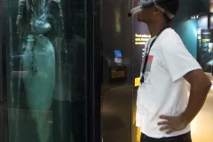 a photo of Ocean Portal intern Brandon adkins in snorkel gear looking at a preserved giant squid in the Smithsonian's Sant Ocean Hall