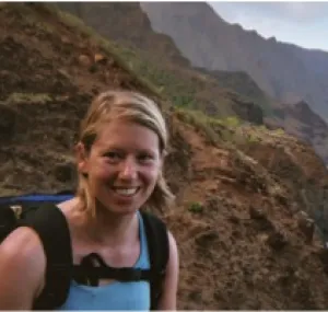 Amy Apprill hiking along the ocean.