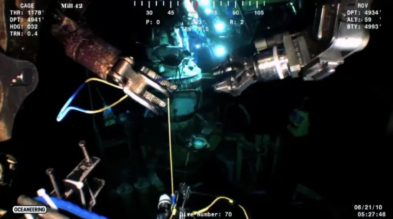 Woods Hole researchers sample oil from the ruptured well in the Gulf of Mexico