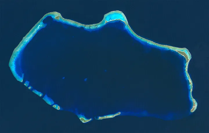 A birds eye view of the atoll 