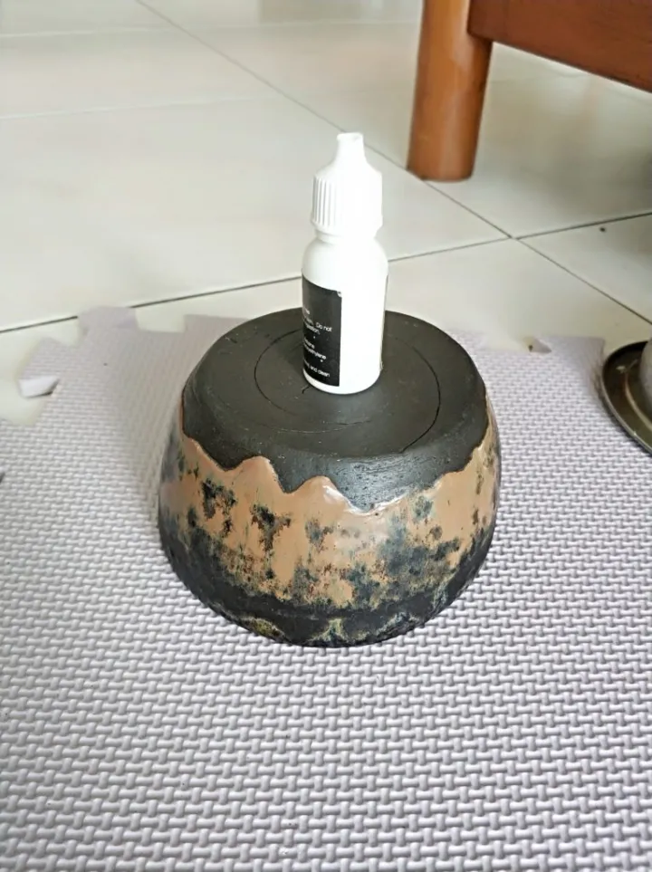 an upside down bowl and a glue bottle
