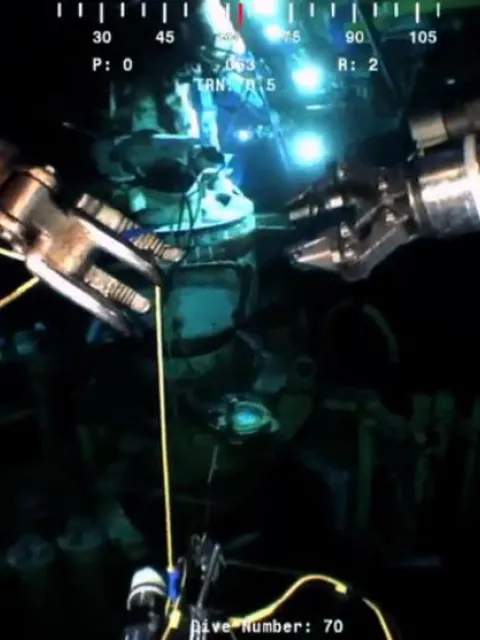 Testing equipment surrounds the underwater Macondo wellhead