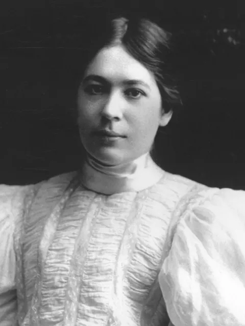 A portrait of a woman
