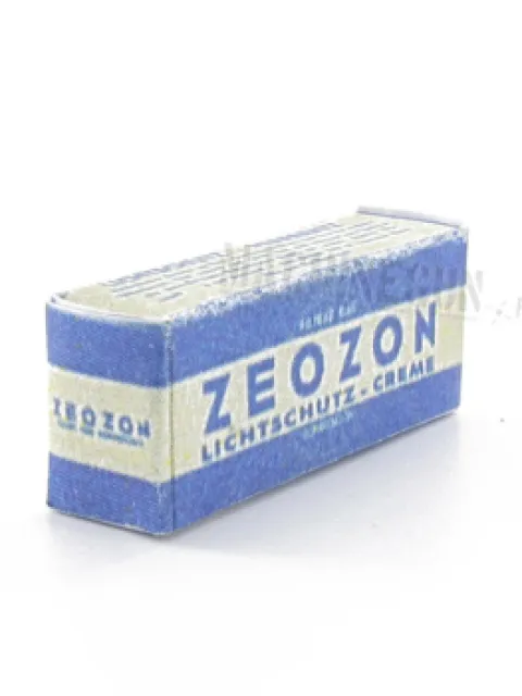 a blue box cover with words "zeozon"